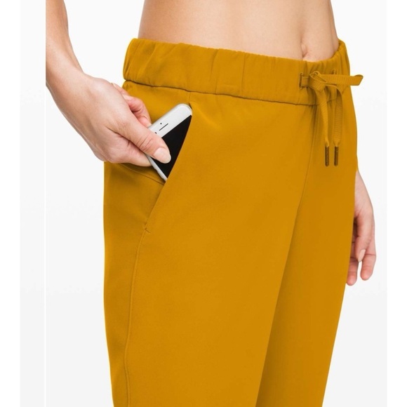 Lululemon On the Fly 7/8 Pant *Woven in Fools Gold Size 2 - Picture 11 of 12
